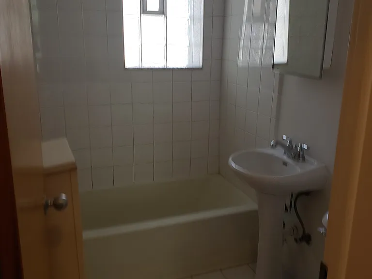 4228 N. Kenmore Avenue — Photo 9