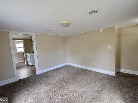 4th image of 110 Crockett Ave