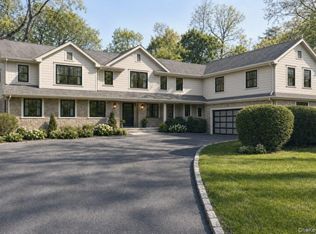 14 Martin Ct, Great Neck, NY 11024