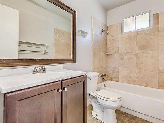 4th image of 2302 W Poinsettia Dr