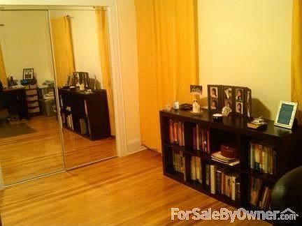 Bedroom : Can be used as an office or 2nd bedroom or nursery!