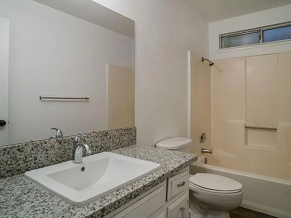 2nd image of 3551 W Harvard Ave