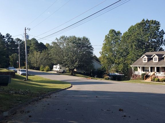 5th image of 128 Shire Ln NW