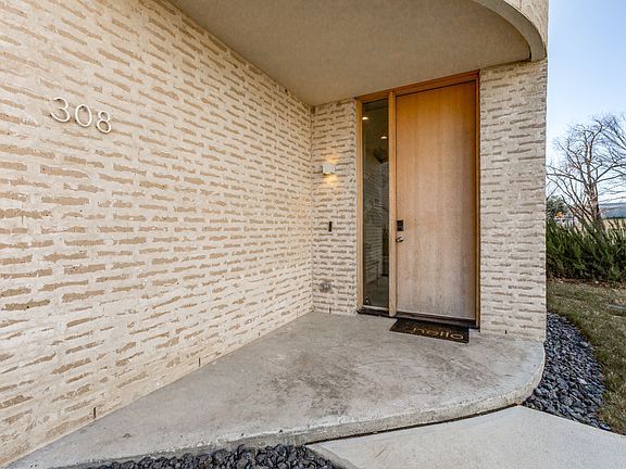 4th image of 308 Blackland Ct
