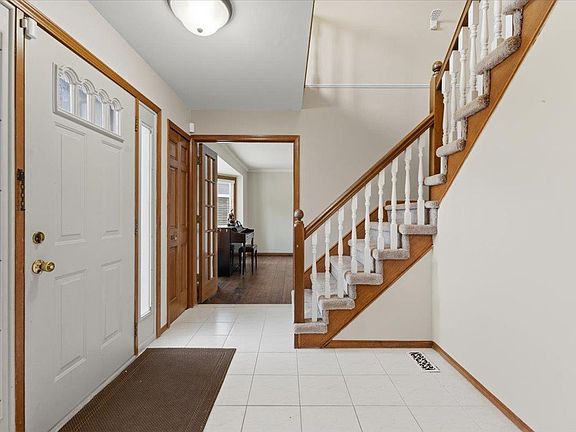 4th image of 720 Essex Dr