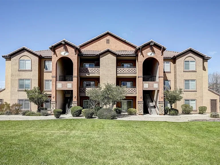 Tierra Pointe Apartments — Photo 25