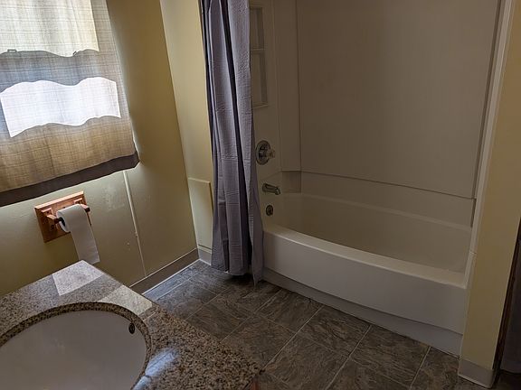 5th image of 1827 Willard St #B