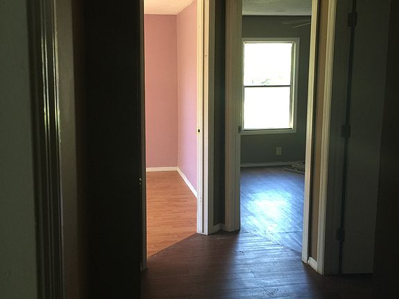 Hall to bedrooms