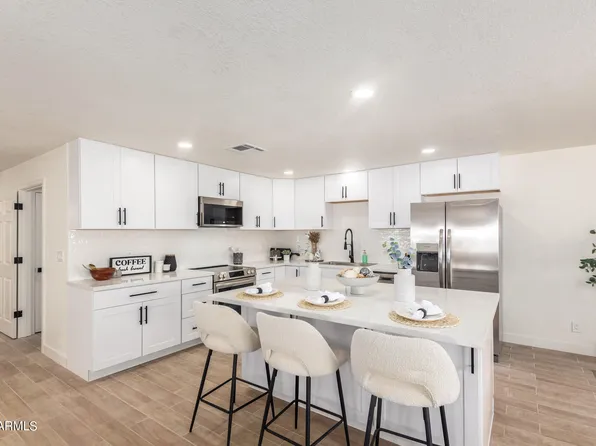 8831 E MARYLAND Avenue, Sun Lakes, AZ 85248