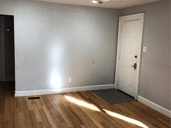 4th image of 2312 Parker Ave