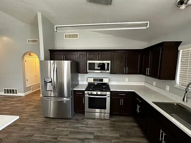 2150 N Saddlewood Ranch Dr — Photo 2