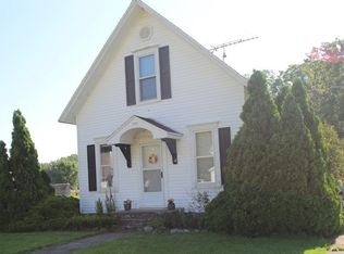 235 N 5th St, Capron, IL 61012