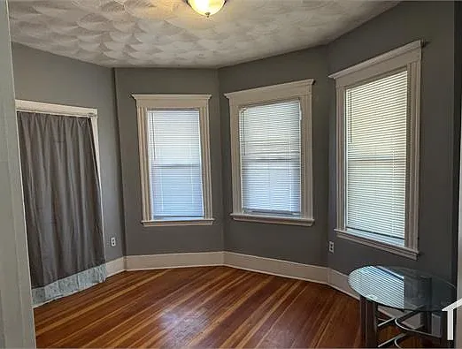 4 bed, 2000 sqft, $3,800 — Photo 4