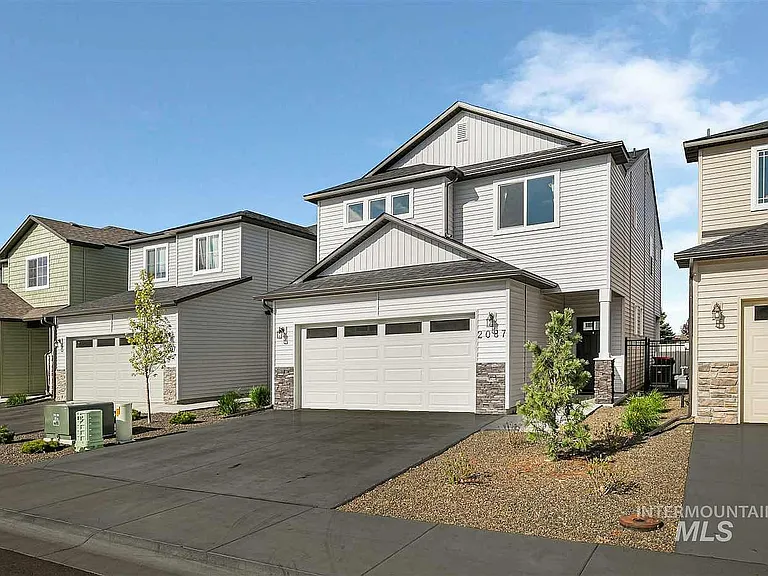 2087 S Hills Ave — Photo 1