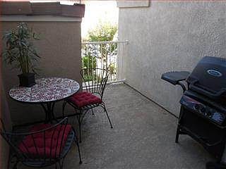 2nd image of 525 Manhattan Pl
