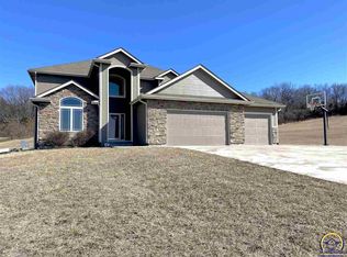 1644 NW 49th Ct, Topeka, KS 66618