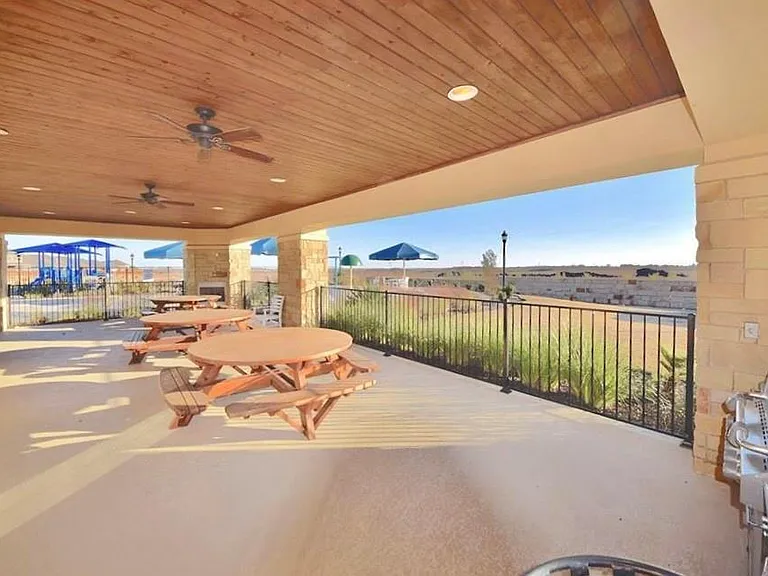 18325 Urbano Dr — Photo 26