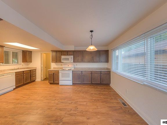 4th image of 1825 Verano Dr