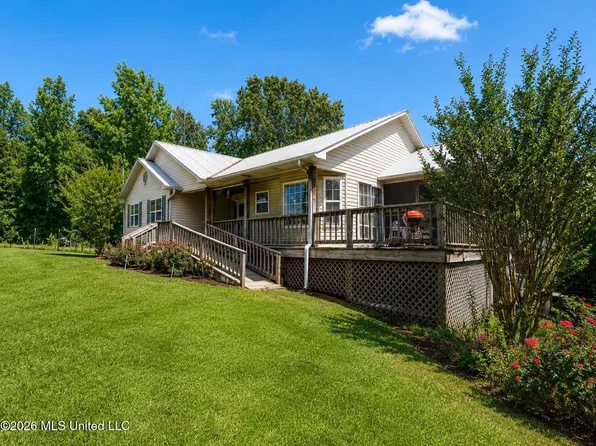 2903 Hunter Rd, Thaxton, MS 38871
