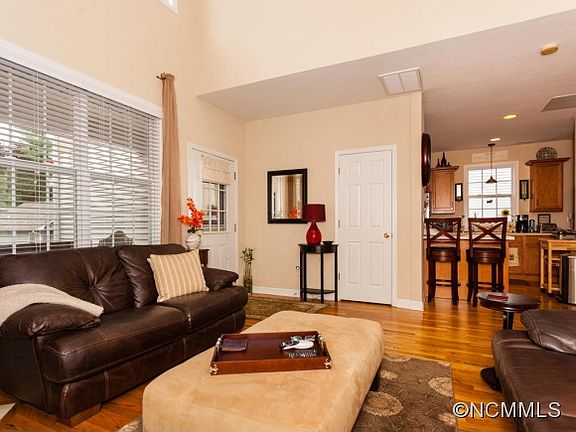 3rd image of 40 S Cottage Ct