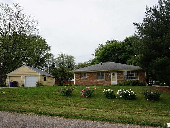 2nd image of 624 N 1st St