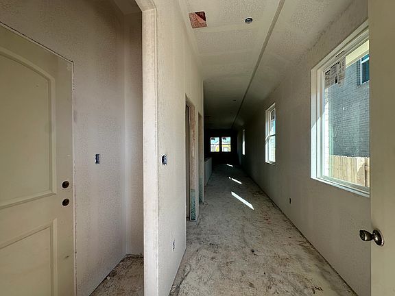 113 Knockout Rose Drive Interior Image 4