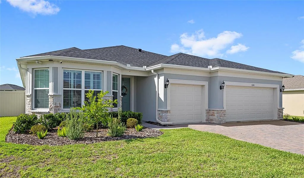 3 bed, 2.5 bath, 2333 sqft, $3,000 — Photo 2