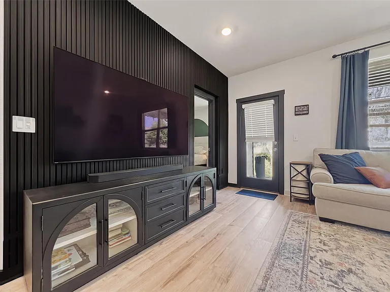 10620 Deaton Ln — Photo 10