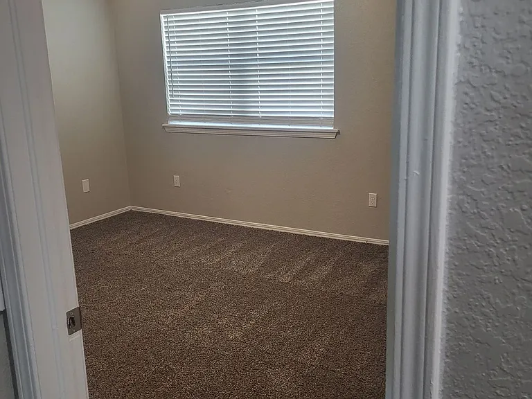 1704 Warren Dr — Photo 17