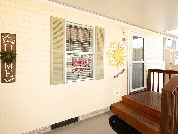 3rd image of 272 Woodside Lake Dr
