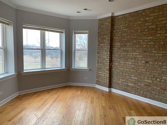 4th image of 6154 N Oakley Ave APT 2