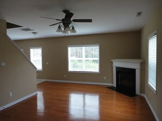 210 Goldfinch Ct — Photo 6