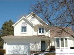 611 S 157th Cir, Omaha, NE 68118