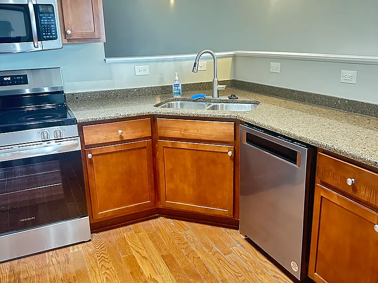 440 Walnut St #402 — Photo 9