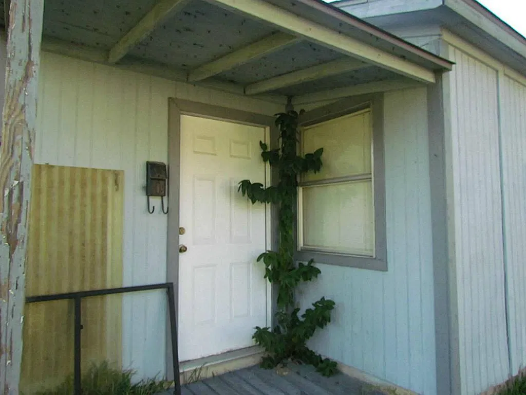 3 bed, 3.0 bath, 2025 sqft, $1,750 — Photo 3