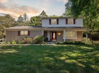 3896 Gate Dr, Troy, MI 48083