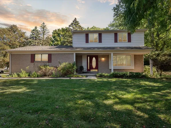 3896 Gate Dr, Troy, MI 48083