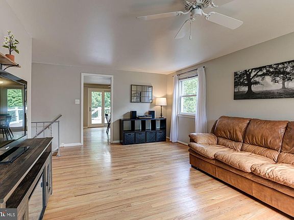 4th image of 114 Rosewood Ave