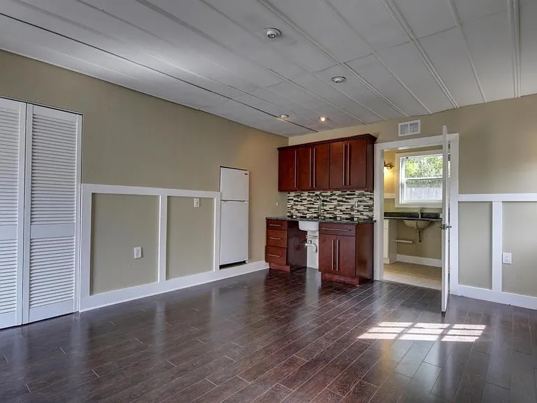 1421 Rogers St — Photo 22