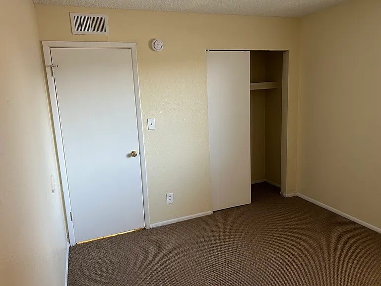 5223 W Myrtle Ave — Photo 9