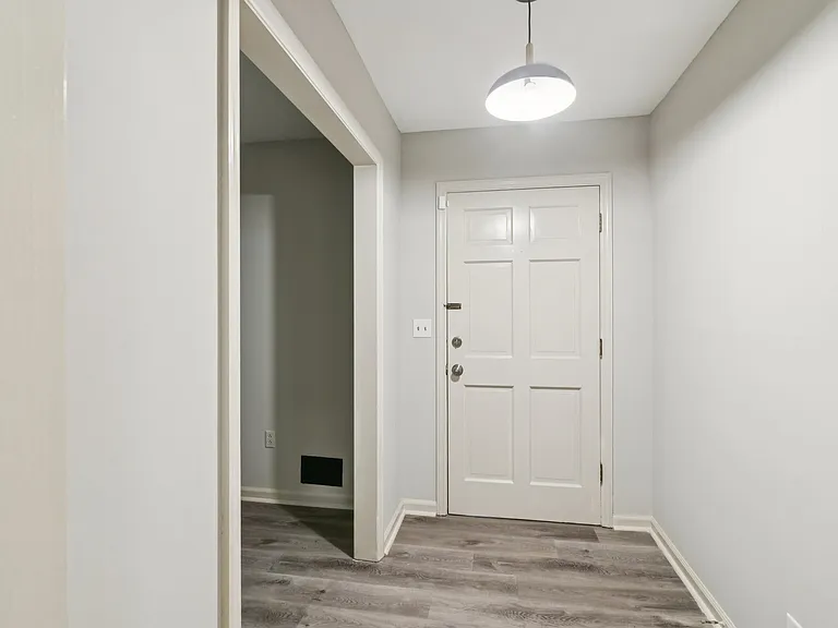 2600 Lantern Ln — Photo 3