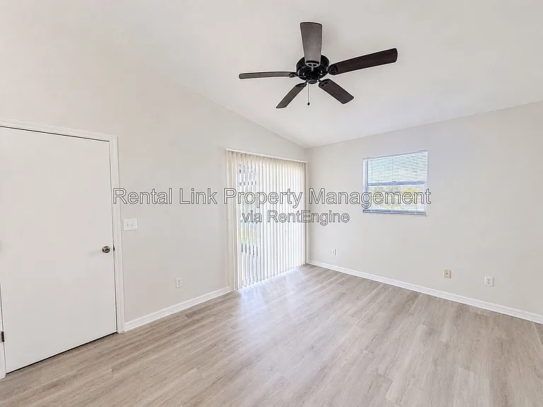 320 SW 3rd Pl #3 — Photo 12