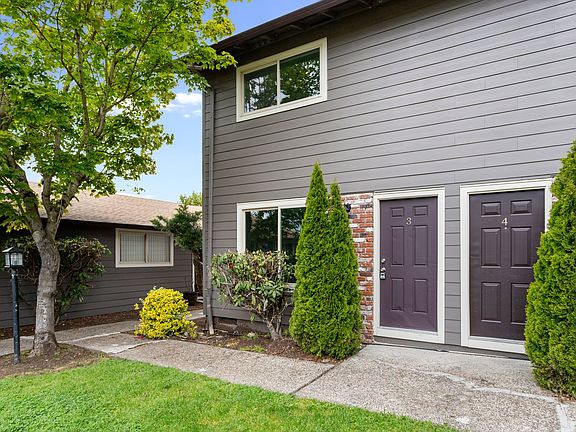3rd image of 3025 SE Maple St #15