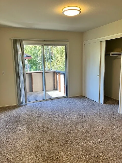 1020 Florence Ln — Photo 4