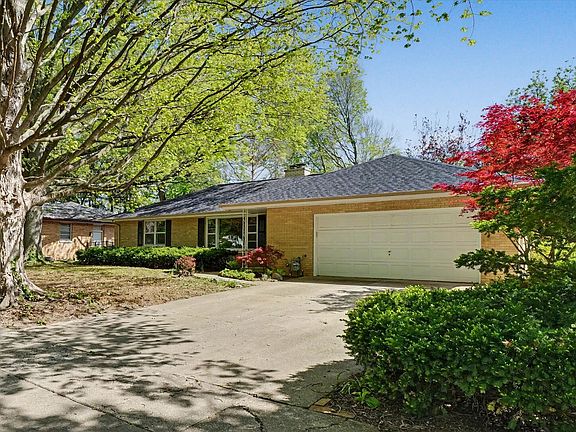 2nd image of 1105 Foothill Dr