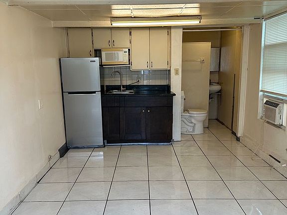 2nd image of 800 High St #2