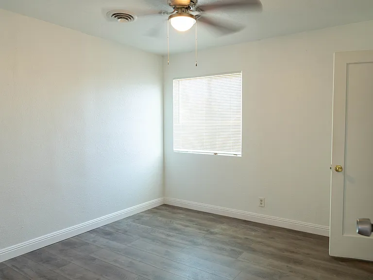 867 Edythe St — Photo 9