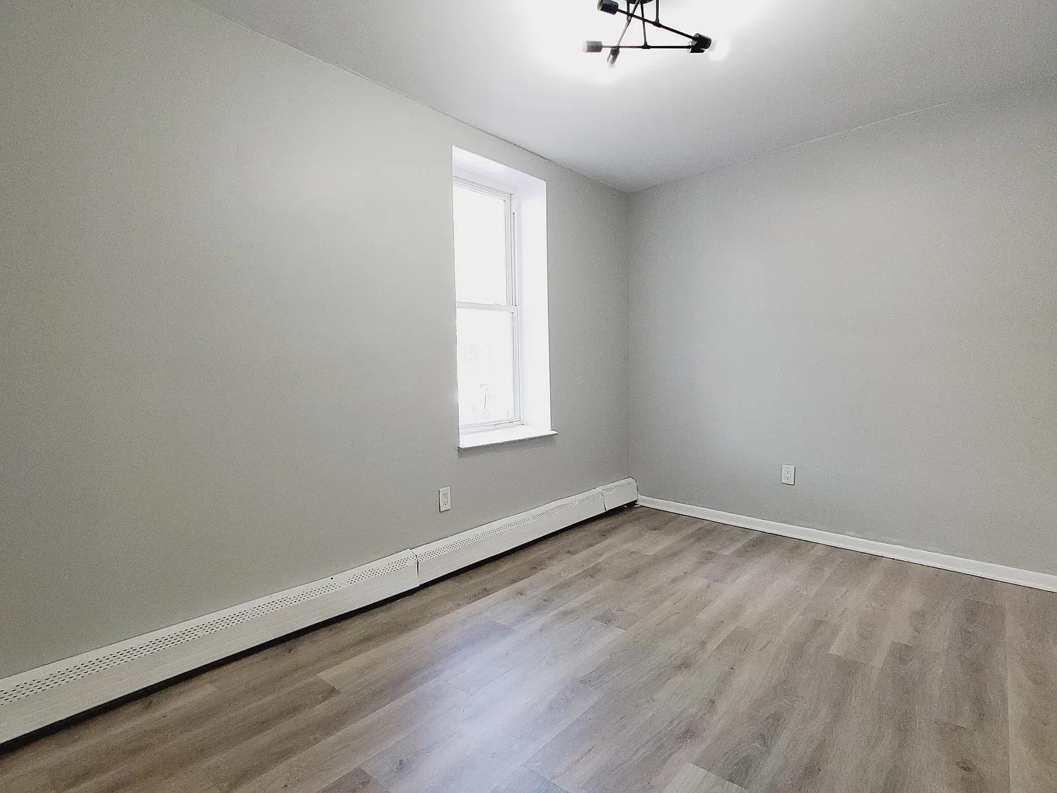 3 bed, 1.5 bath, 1000 sqft, $2,550 — Photo 3