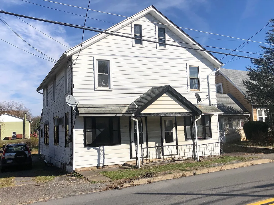 131-133 S Market St