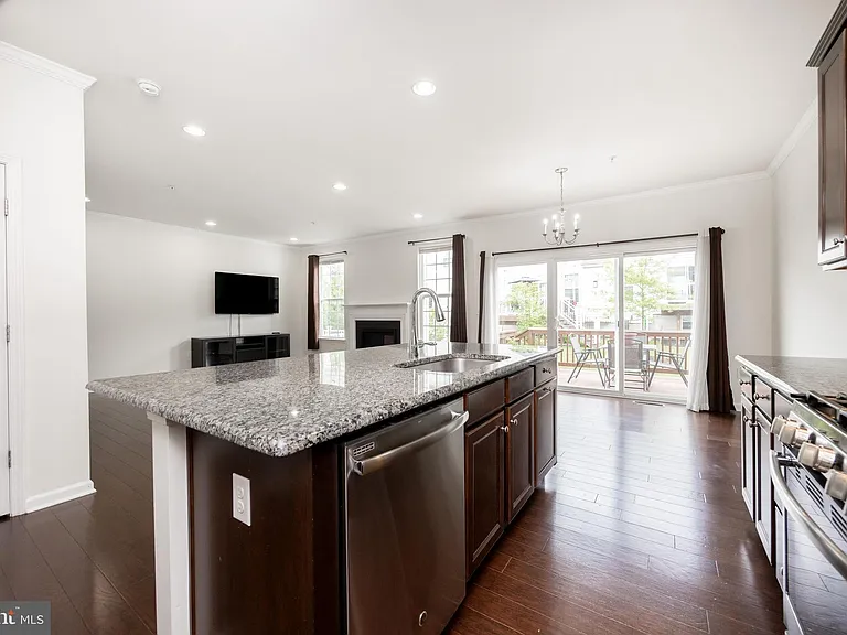253 Fairfield Cir W — Photo 15